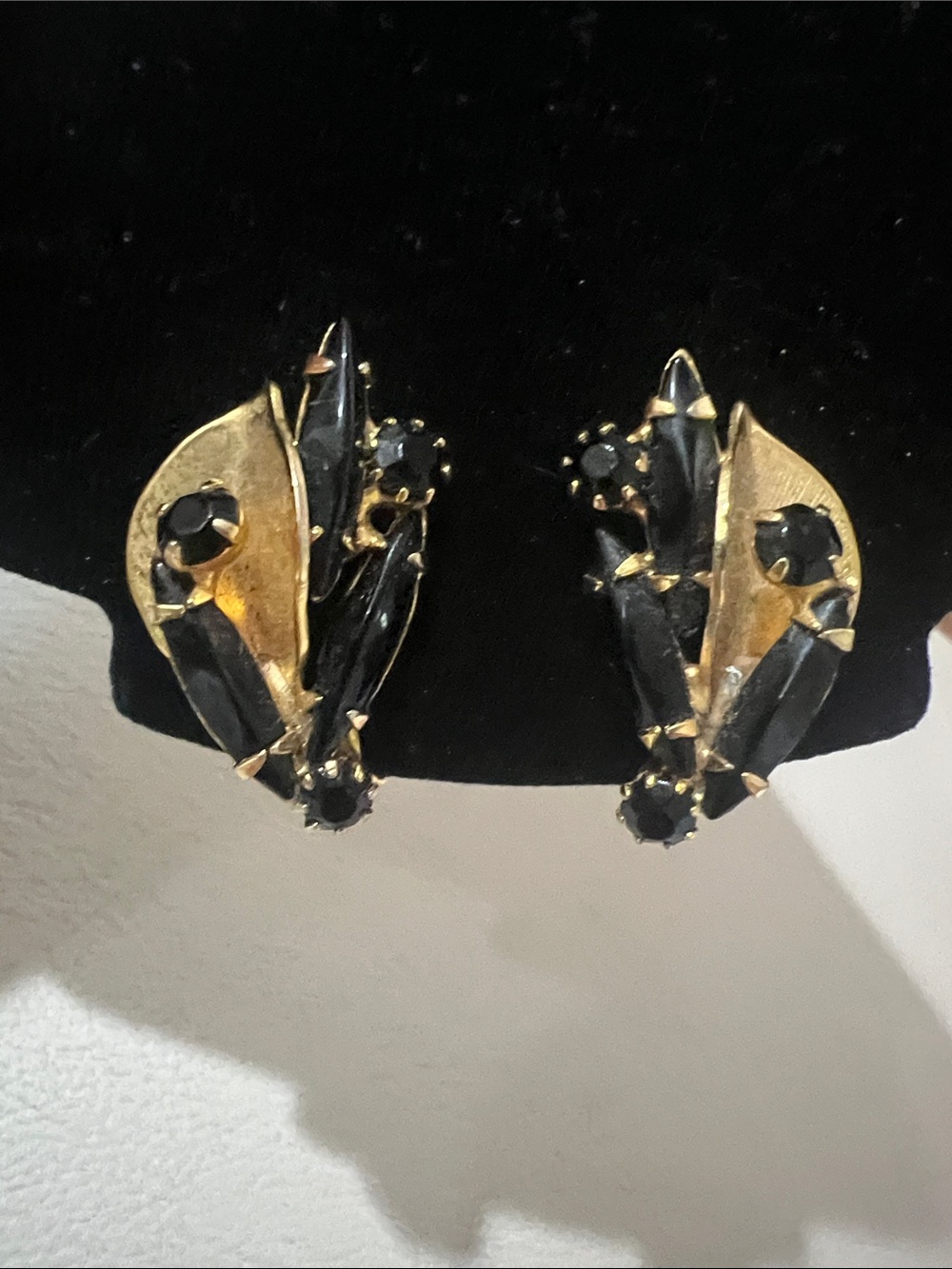 Vintage Weiss Black Jet/Stone Clip Earrings EEEUC